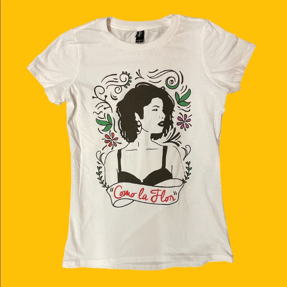 Selena como la flor womens graphic tshirt